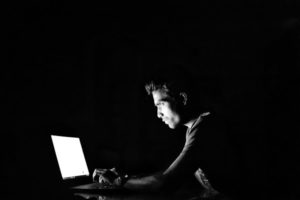 hacking-2903156_1920-2