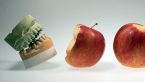 Pacman_vs_Apple-900x506-2