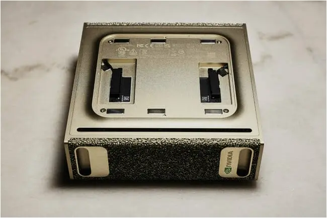 The bottom on the Spark features a magnetically attached cover, but all that's hiding underneath are some wireless antennas The bottom on the Spark features a magnetically attached cover, but all that's hiding underneath are some wireless antennas